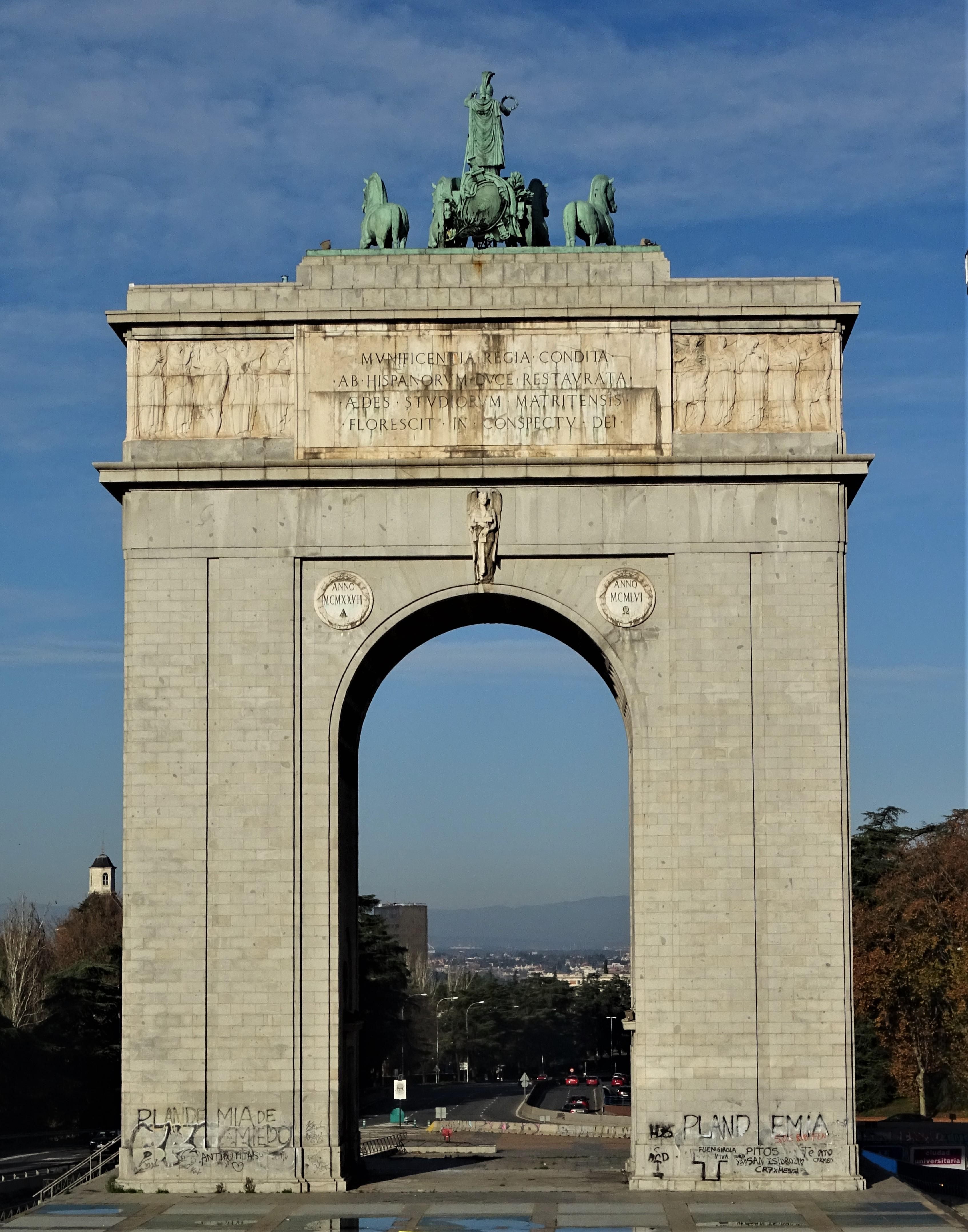Arco de Moncloa