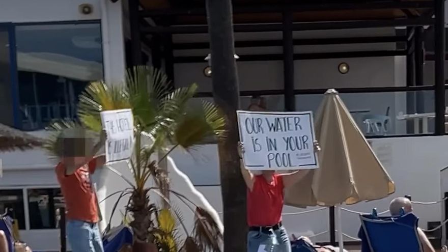 Activistas irrumpen en el hotel Papagayo Arena para denunciar su ilegalidad: ''Nuestra agua está en tu piscina''