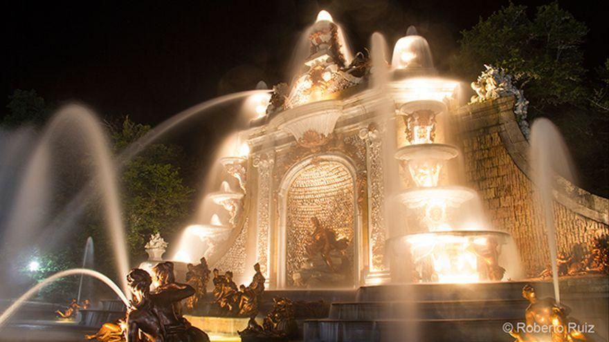 Fuente de Los Baños de Diana en funcionamiento