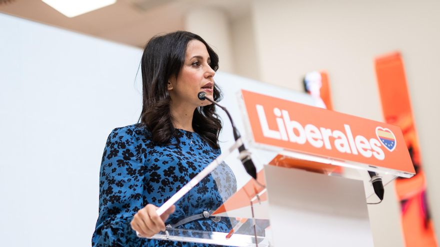Archivo - La líder de Ciudadanos, Inés Arrimadas, en una rueda de prensa en la sede del partido