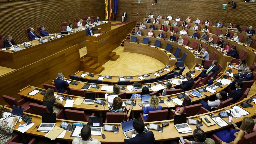 La nueva aritmética en las Corts Valencianes: Vox, a la oposición; el PP, abierto a pactar con todos