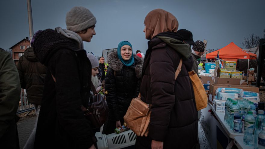 Mujeres ucranianas en la frontera de Polonia