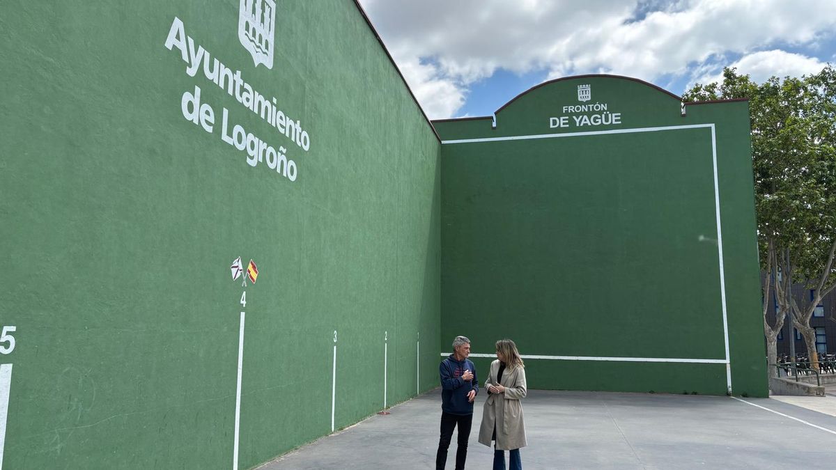 Frontón del barrio de Yagüe en Logroño