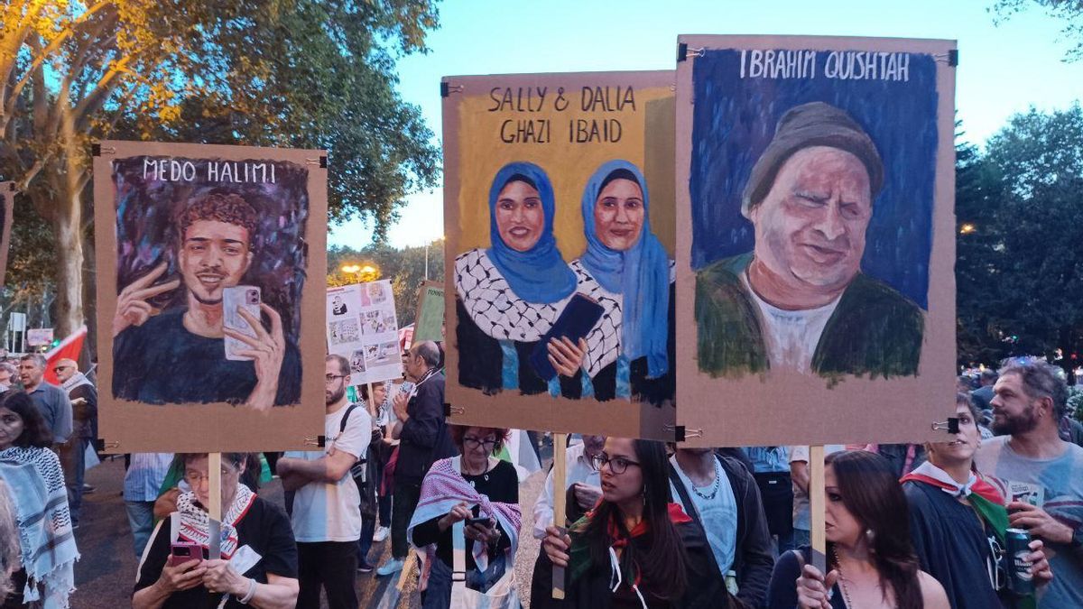 Detalle de pancartas vistas en la tarde del miércoles en Madrid.