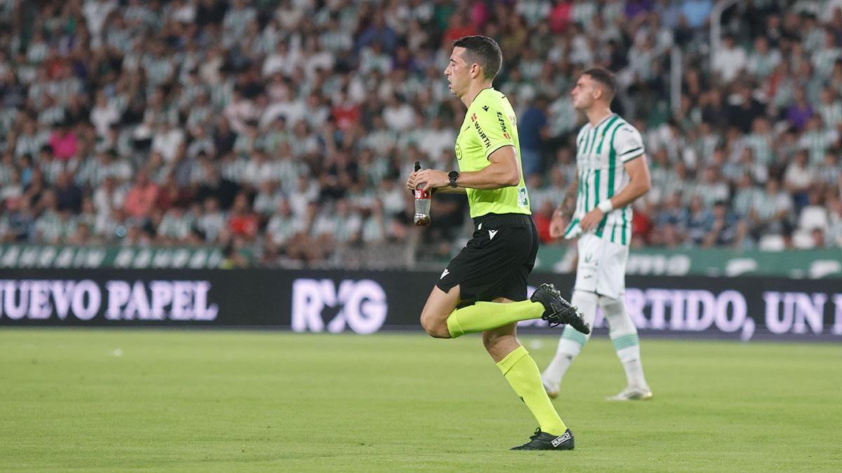 La RFEF multará al Córdoba CF con un máximo de 602 euros por el lanzamiento de la botella