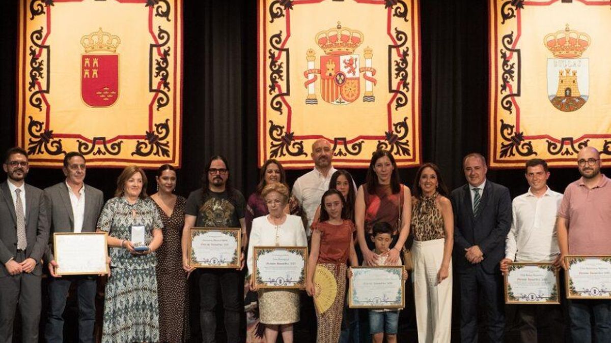 Todos los reconocidos y autoridades en el escenario