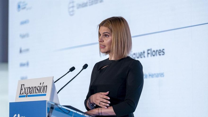 La alcaldesa de Alcalá de Henares, Judith Piquet Flores (d), durante la segunda jornada del VII Foro Internacional Expansión, en el Parador de Alcalá de Henares, a 20 de mayo de 2025, en Alcalá de Henares, Madrid (España).