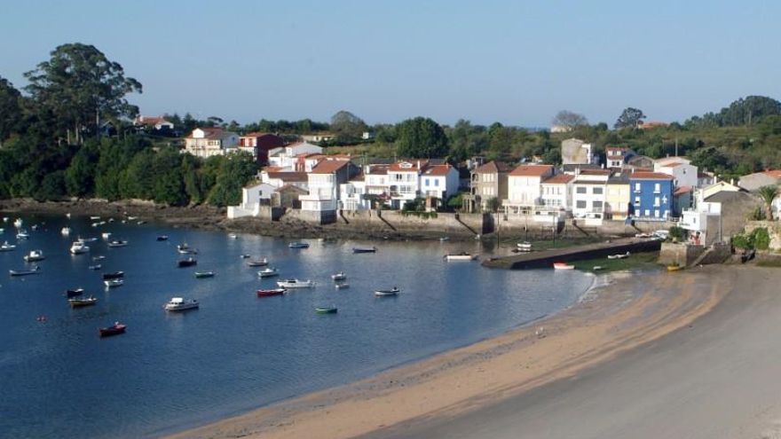 La llaman la “Venecia gallega” y está en A Coruña: el pueblo costero con casas indianas del siglo XIX que fue elegido por Almodóvar