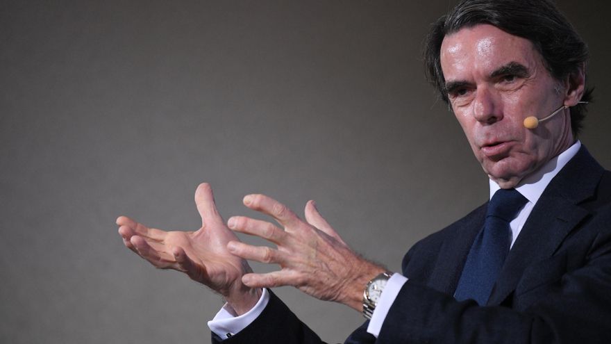 El expresidente del Gobierno José María Aznar, inaugura la jornada 'La guerra de Ucrania y su relación con la crisis en Oriente Medio', en el Hotel Petit Palace Alfonso XII, a 29 de enero de 2024, en Madrid (España). Esta es la segunda jornada del ciclo ‘