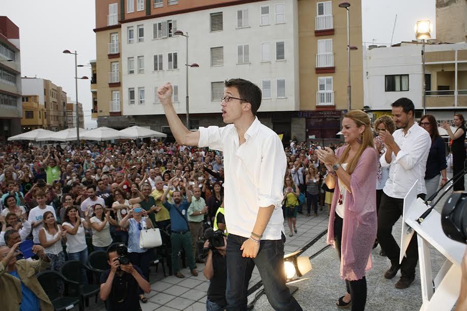 Iñigo Errejón, en el mitin celebrado este jueves en la plaza del Pilar de Las Palmas de Gran Canaria. (ALEJANDRO RAMOS)