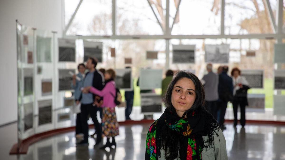 Retrato de la artista Kimia Kamvari.