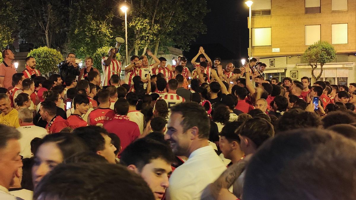 Logroño celebra el ascenso de la UDL: de la madrugada en Murrieta a la fiesta de este domingo en el Ayuntamiento