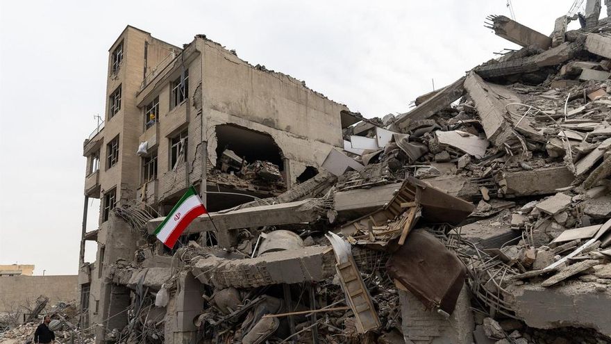 Un edificio residencial en Irán dañado por un ataque aéreo