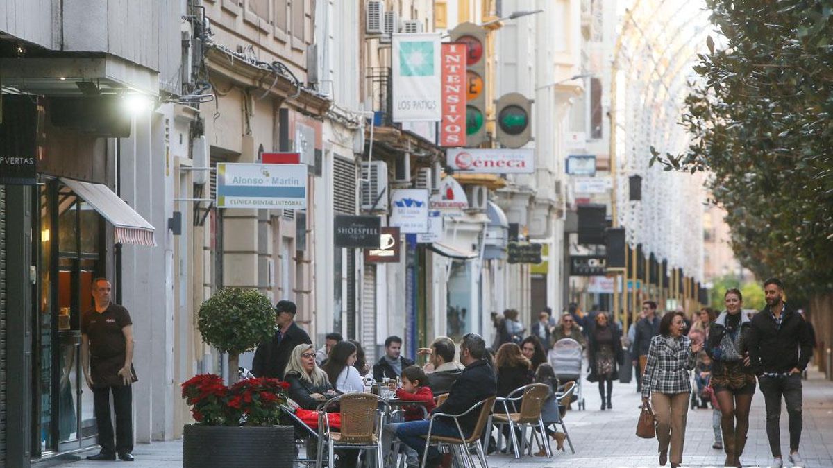 Veladores en la calle Cruz Conde