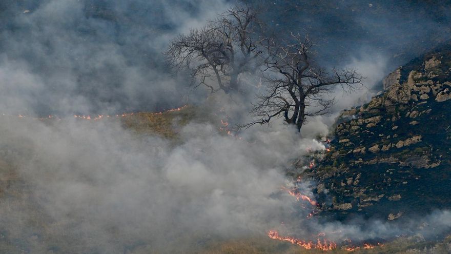 Incendio forestal en San Rorque de Riomiera este miércoles.