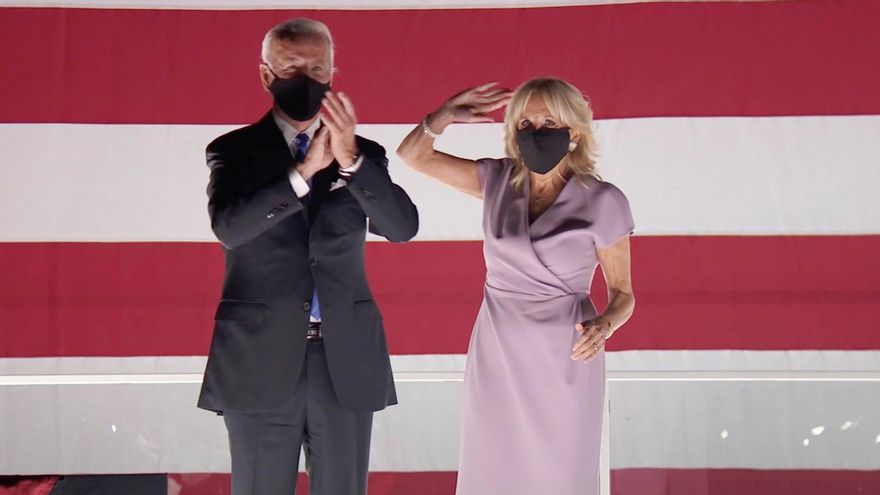 Joe Biden y su esposa en la retransmisión online de la convención demócrata.