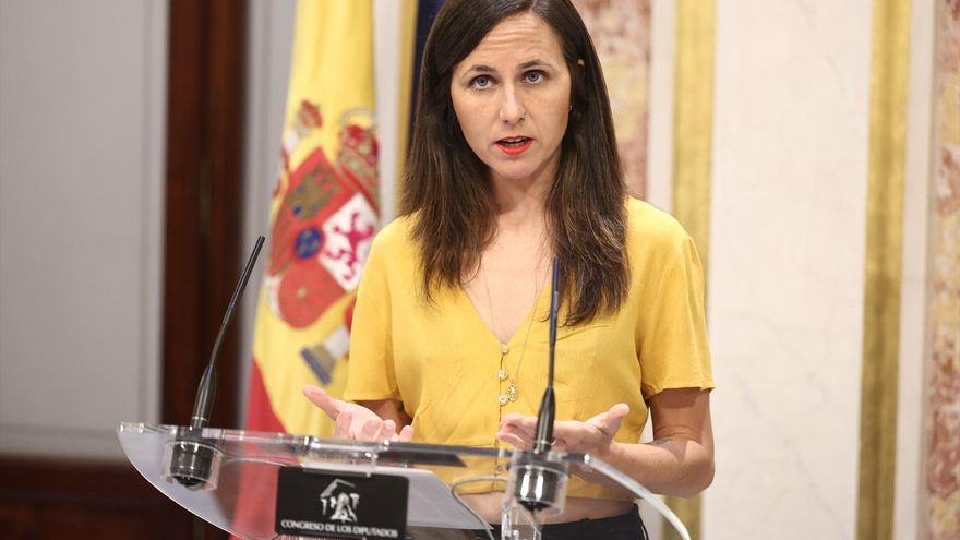 La secretaria general de Podemos, Ione Belarra, ofrece declaraciones a los medios durante la celebración de una sesión extraordinaria del Pleno del Congreso de los Diputados, a 23 de julio de 2026, en Madrid (España). Eduardo Parra / Europa Press