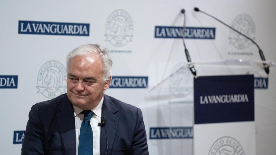 El vicesecretario de Institucional del Partido Popular, Esteban González Pons, interviene durante un coloquio, en el Círculo Ecuestre, a 23 de enero de 2024