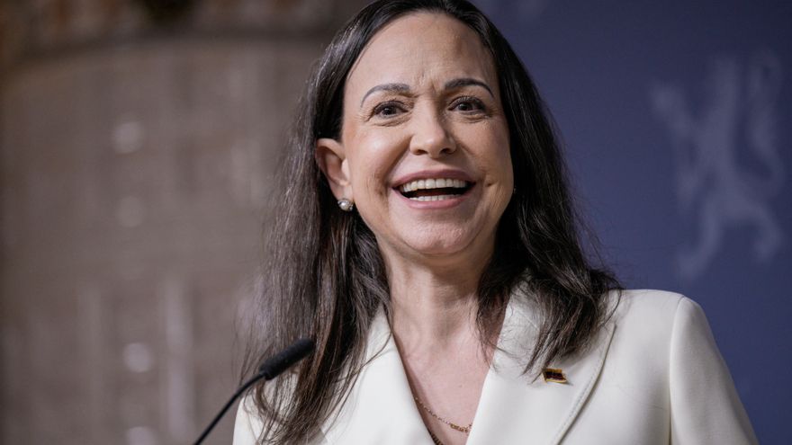 Fotografía de archivo del 11 de diciembre de 2025 que muestra a la líder opositora venezolana María Corina Machado hablando durante una conferencia de prensa tras recibir el Premio Nobel de la Paz 2025, en Oslo (Noruega). EFE/ Stian Lysberg Solum