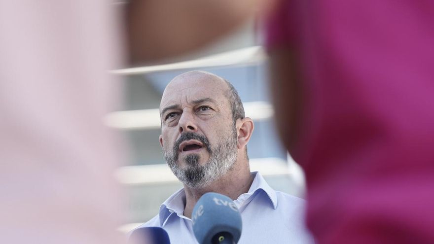 El nuevo presidente del Senado, del PP, acusa a Sánchez de “no respetar el resultado de las urnas”