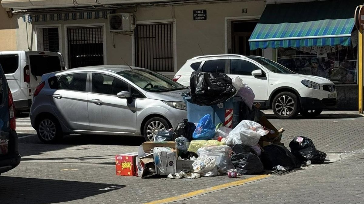 Carcaixent declara la emergencia sanitaria y contrata un servicio urgente de limpieza ante la huelga de basuras