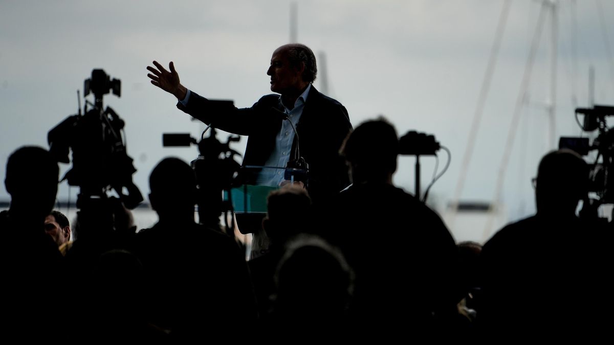 El ‘qui és qui’ de condemnats del PP que van ovacionar Camps en l’esdeveniment que el Govern de Mazón considera “privat”