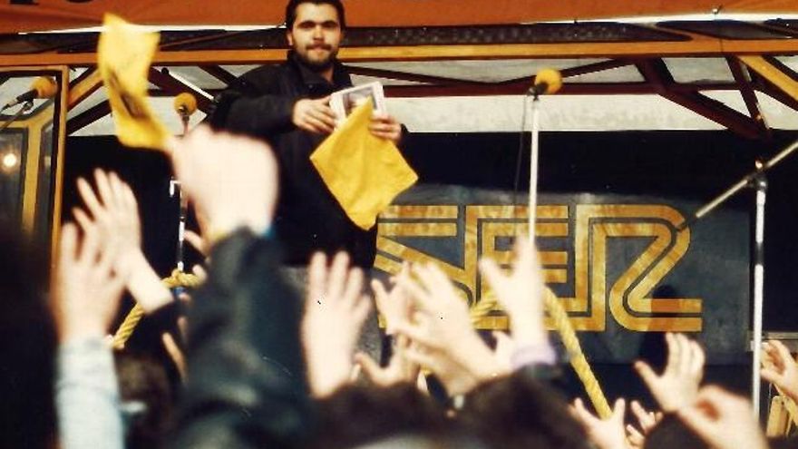 Mures animando el escenario del tráiler del Súper 1.