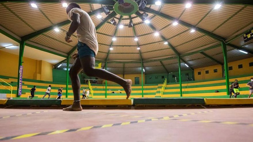 Menores inmigrantes entrenan en el norte de Gran Canaria en el Club de Lucha Unión Galdar