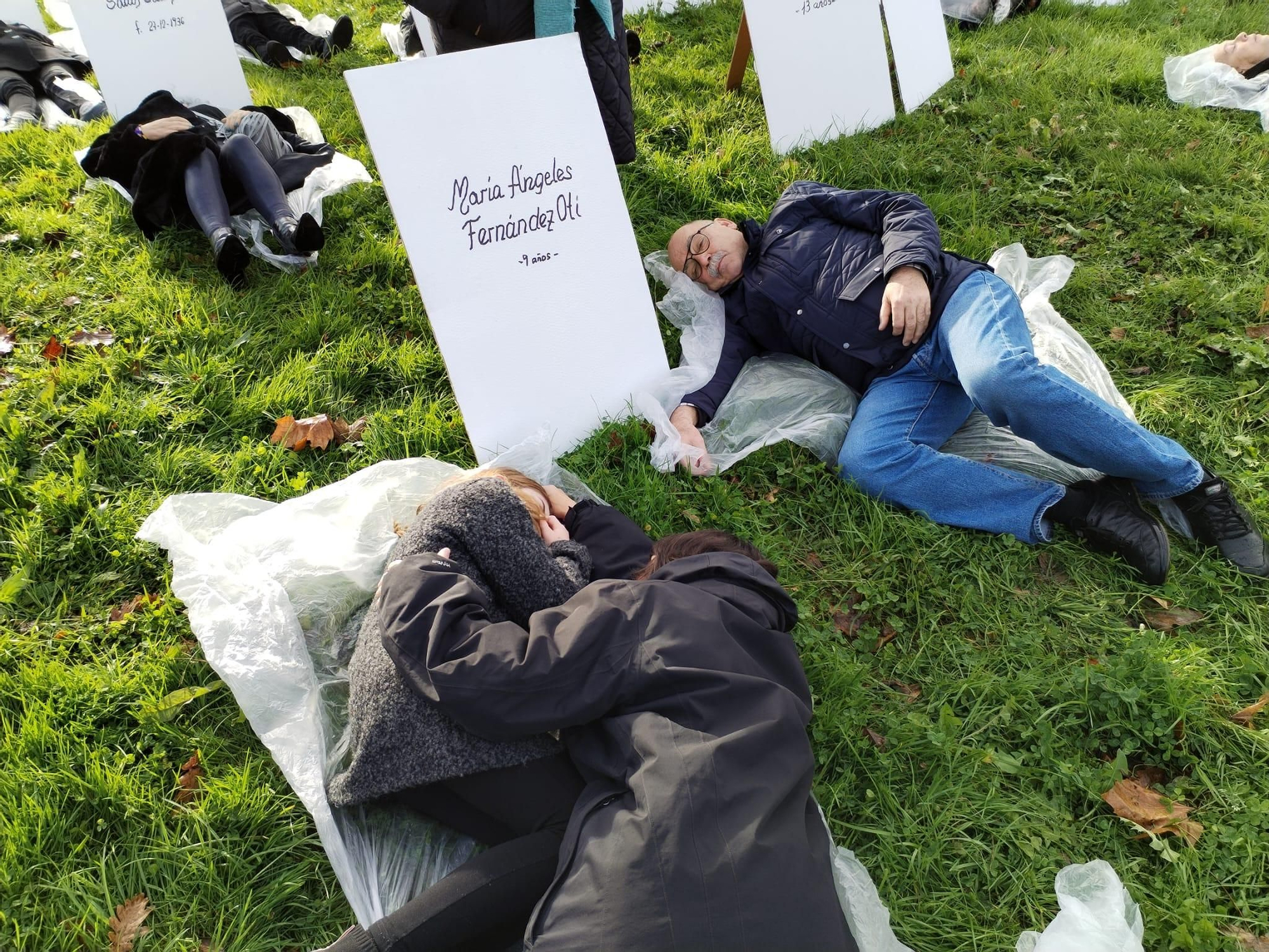 Representación en homenaje a las víctimas del bombardeo franquista del Barrio Obrero de Santander en 1936.