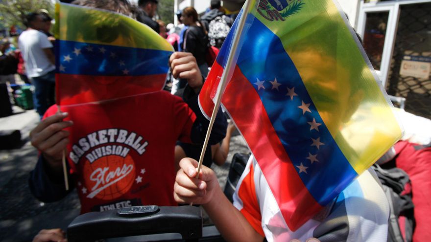 Unos 4.000 venezolanos llegan a Ecuador tras el anuncio de Perú de expulsarlos, según la Defensoría