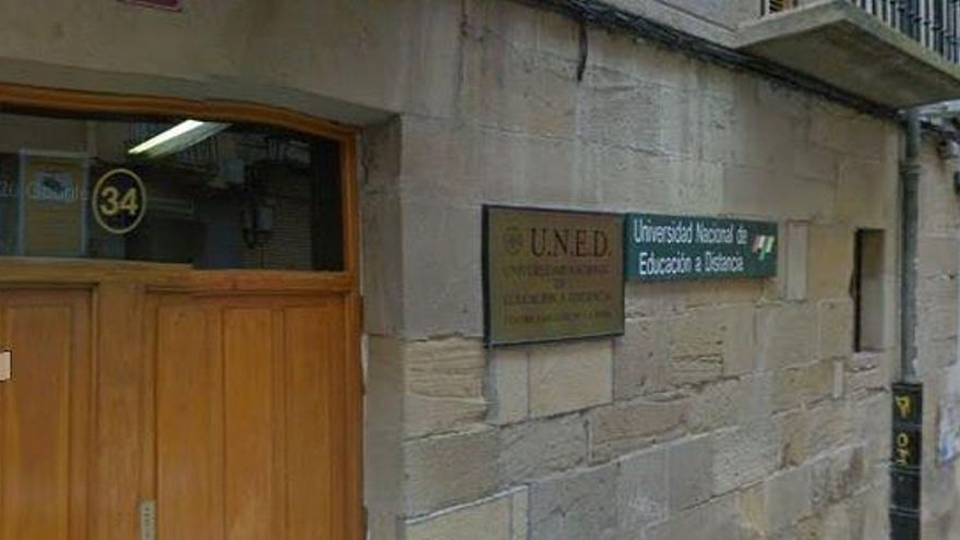 Demetrio Navaridas muestra Existencia Umbral en la sala de exposiciones de la UNED