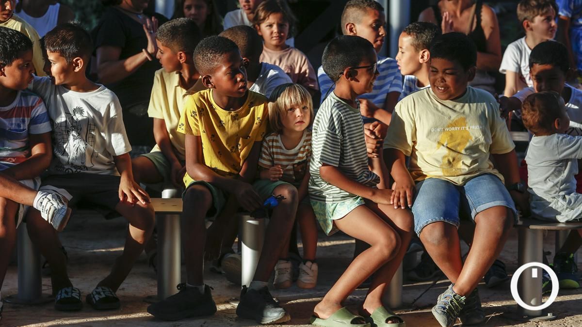 Niños saharauis del programa 'Vacaciones en paz' visitan la Ciudad de los Niños.