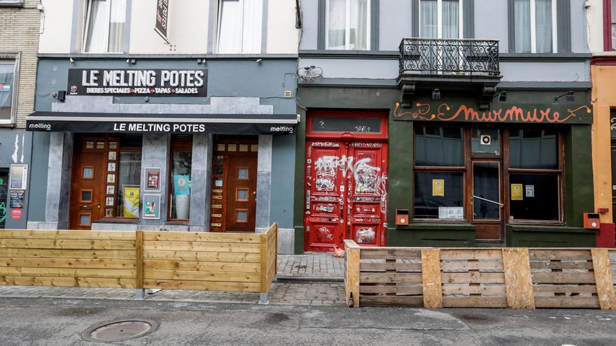 Establecimientos cerrados en la Flagey Place de Bruselas, por la Covid-19.