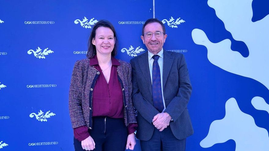 Leire Pajín (i), eurodiputada socialista, junto a Andrés Perelló (d), director general de Casa Mediterráneo.