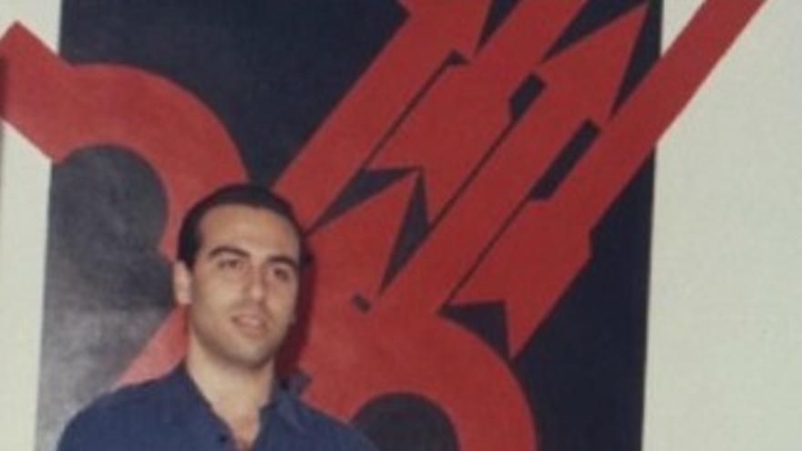 Las Corts Valencianes admiten a trámite la iniciativa de un exfalangista para una Ley de Señas que criminaliza a la oposición