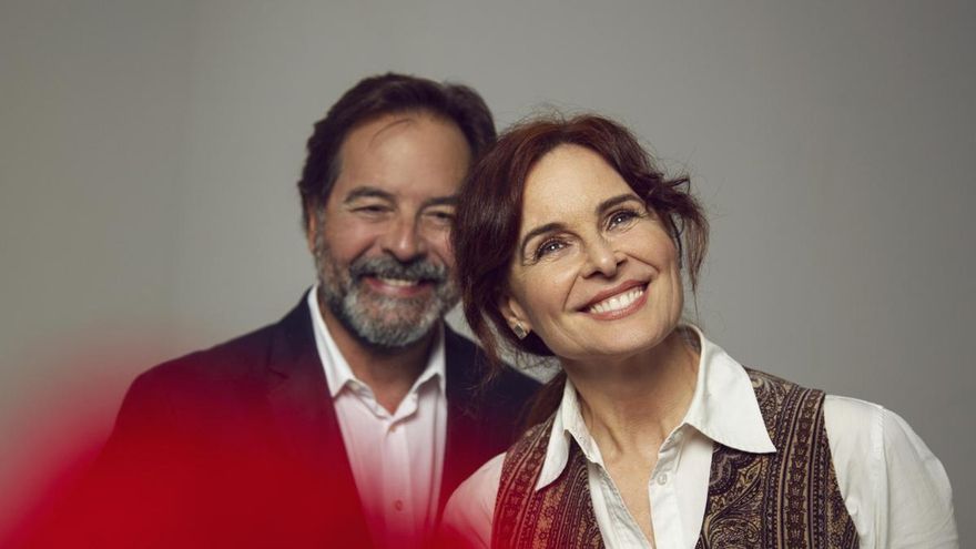 'Claveles', la obra teatral que toma la Revolución de los Claveles como estandarte de la "esperanza sin manchas"