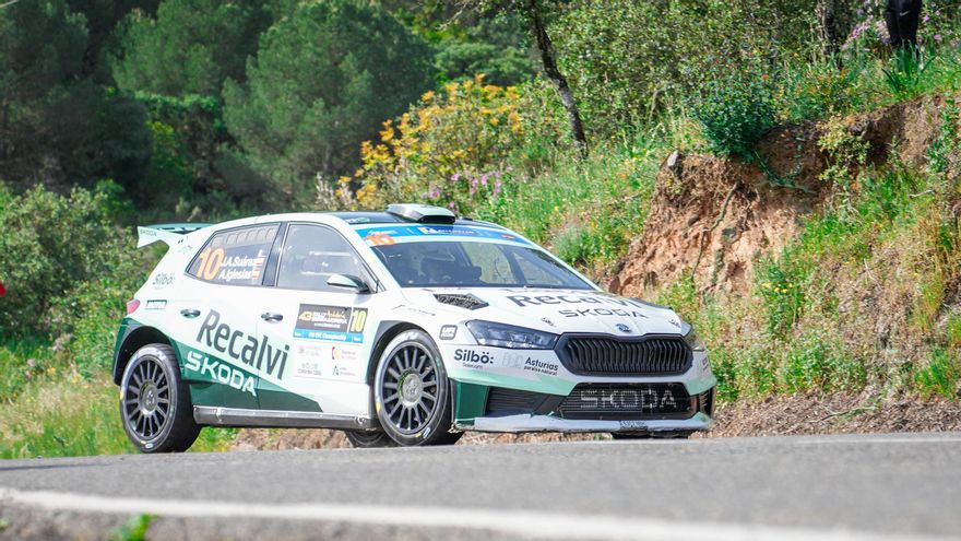 'Cohete' Suárez y su Skoda, en lo más alto del Rally Sierra Morena 2026