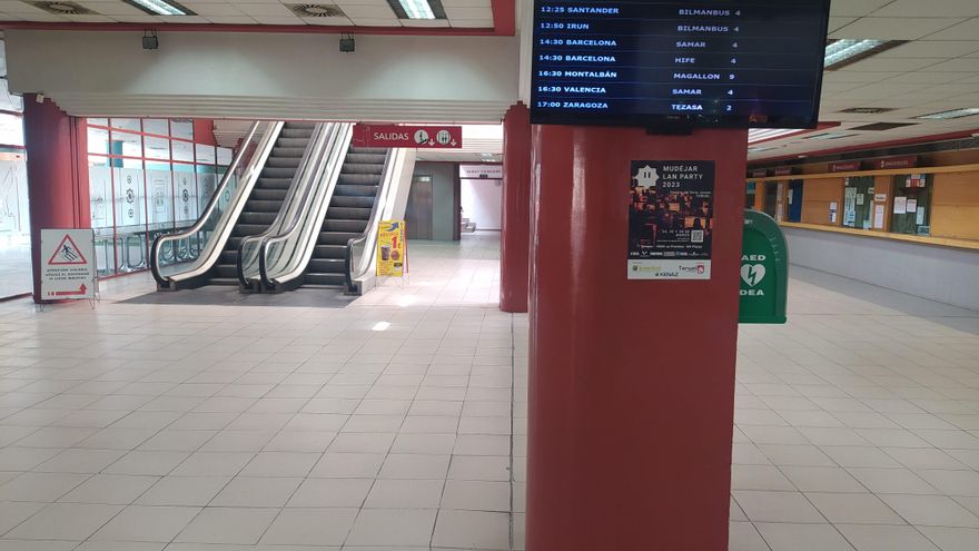 Panel informativo de salidas de la estación de autobuses de Teruel