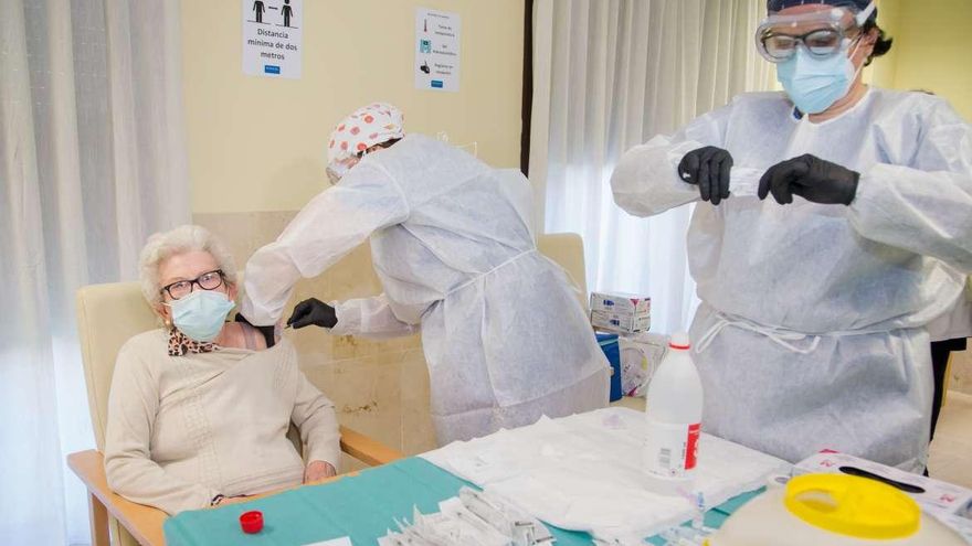 La mitad de los ingresados gallegos por coronavirus se encuentran en los hospitales de A Coruña y Santiago