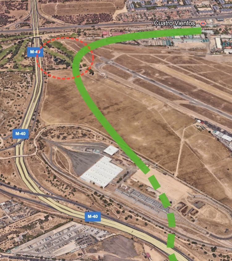 Posible trazado del túnel de la línea 11 hasta Cuatro Vientos (línea verde contínua) a su paso por el campo de golf (círculo rojo)