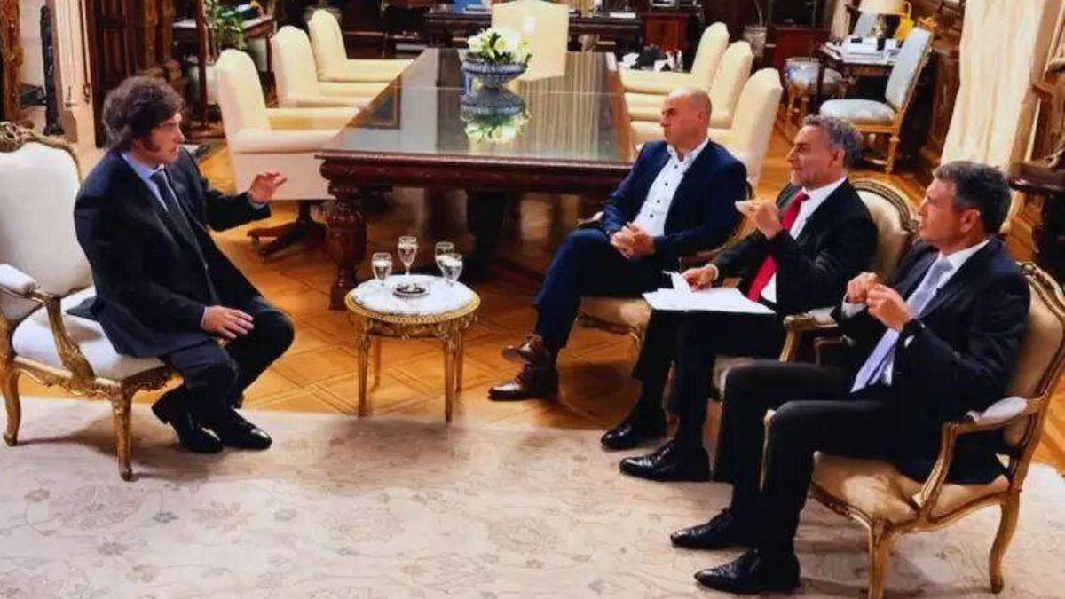 Dos reuniones turbulentas entre Milei y Fernán Saguier, con cinco periodistas de La Nación en la mira