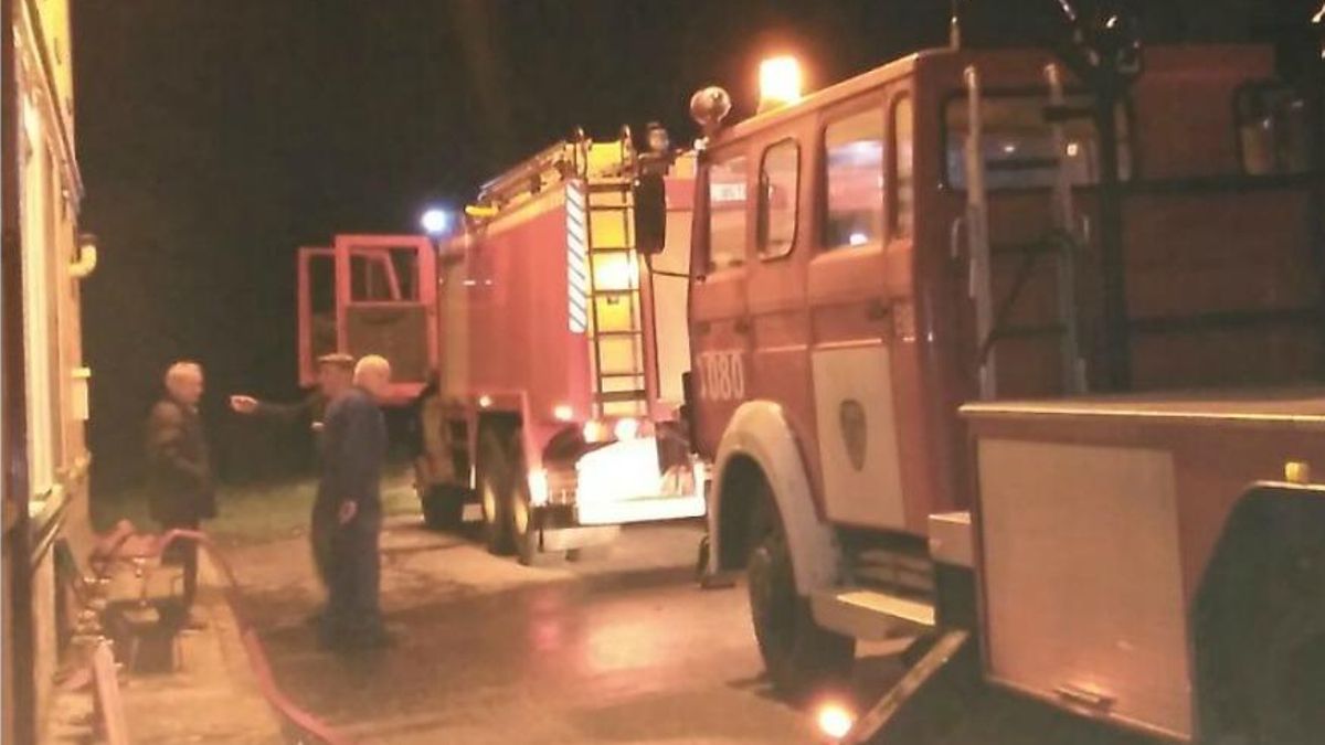 Tres personas hospitalizadas por inhalar humo del incendio de su casa en la víspera de Nochebuena en un pueblo de León