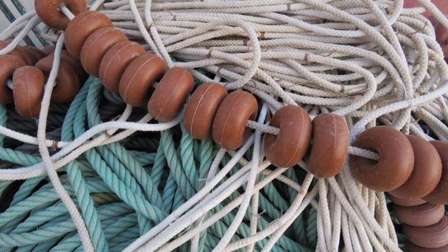 Flotadores y cuerdas de pesca