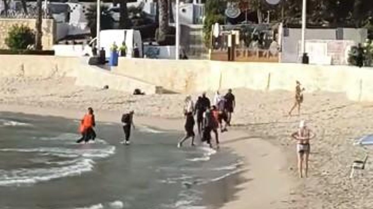 Llegada de migrantes a una playa de Xàbia.