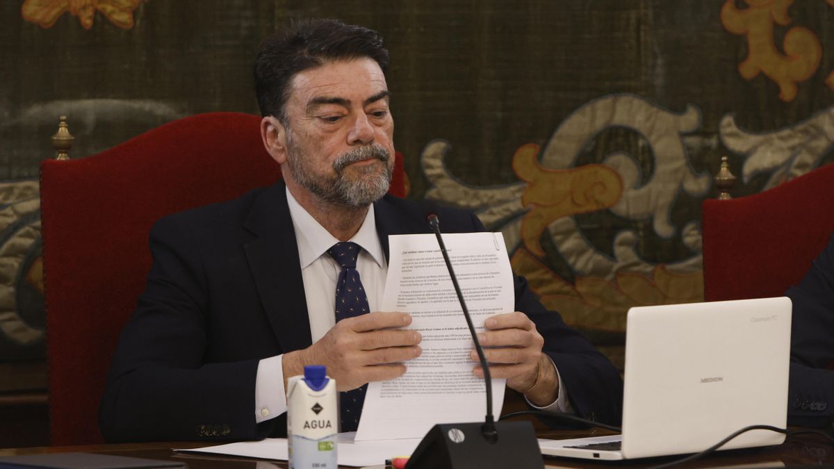 El PSPV tilda de "escandaloso" que la mujer de Barcala cobre por alquilar una VPO y Compromís critica que se "lucren"