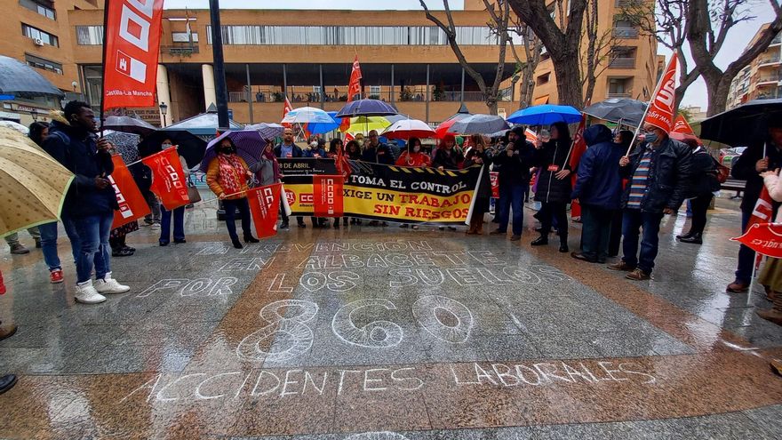 Concentración por el Día de la Seguridad y la Salud Laboral en Albacete