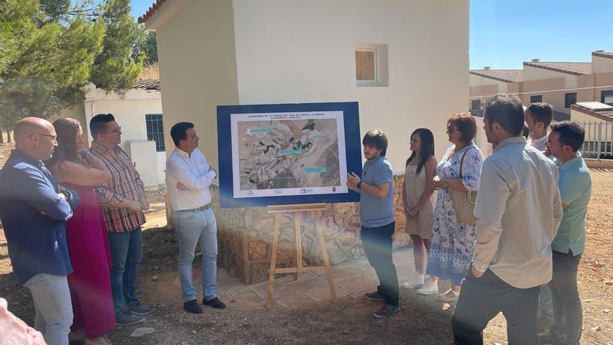 Visita del consejero de Agricultura a Balazote.