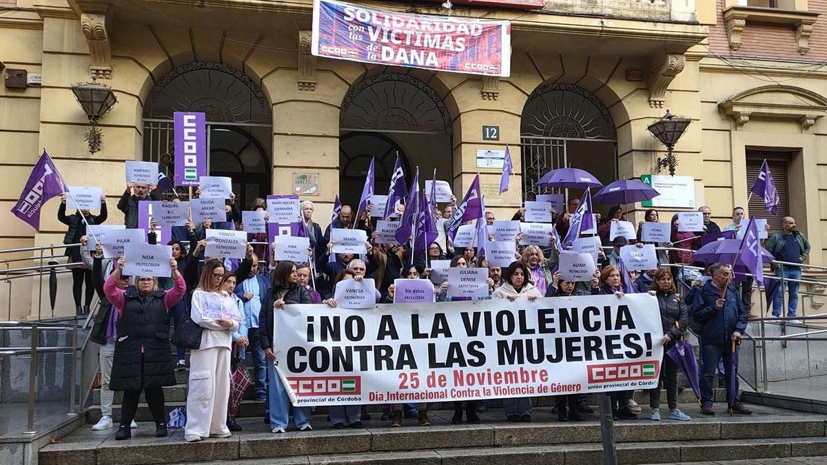 Concentración del 25N en CCOO de Córdoba.