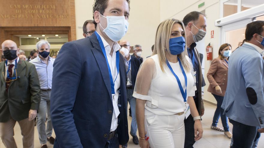 Teodoro García Egea junto a Marta Barrachina