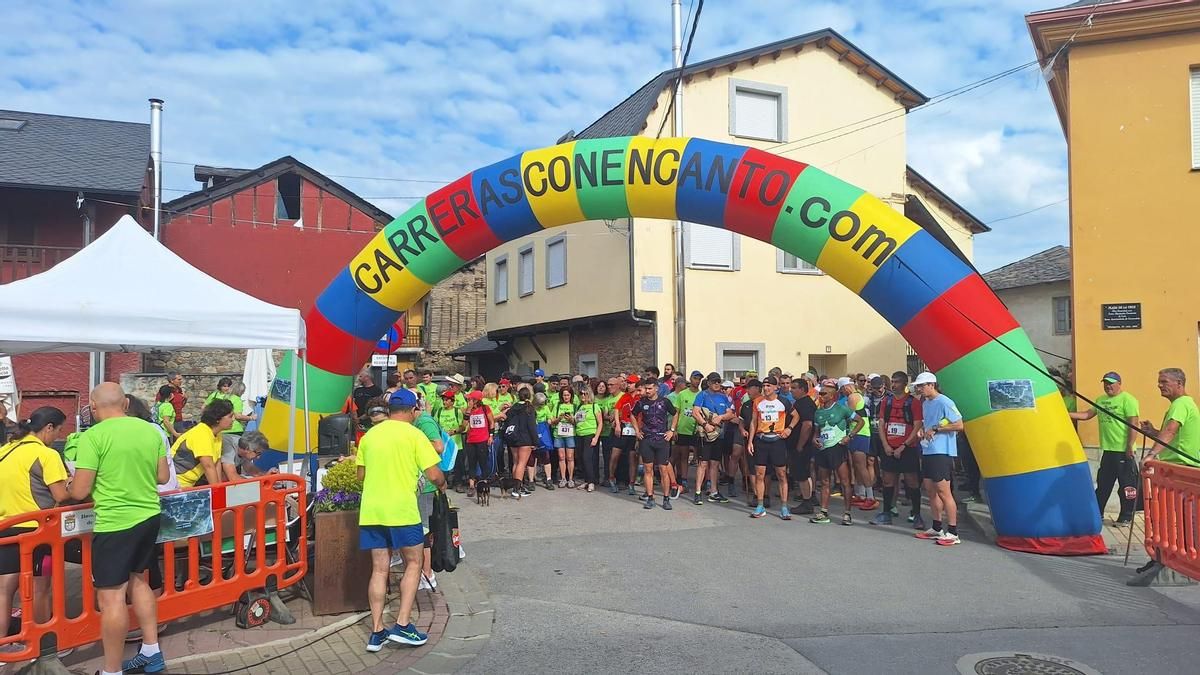 Trail por el recuperado pueblo de Peón de Arriba, una prueba "versátil" para corredores y con encanto para andarines